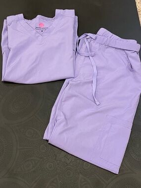 Natural Uniforms Lilac Scrub Set Women’s Size M